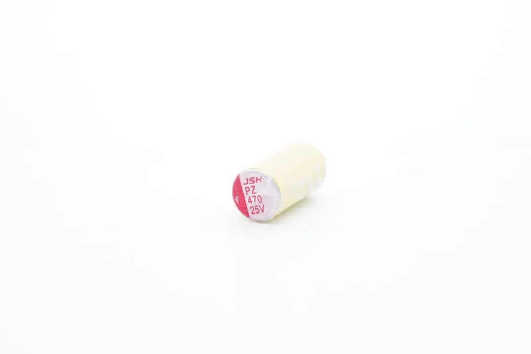 能手机APP智能控制的充电器内部什么样？拆解铁甲65W氮化镓揭晓