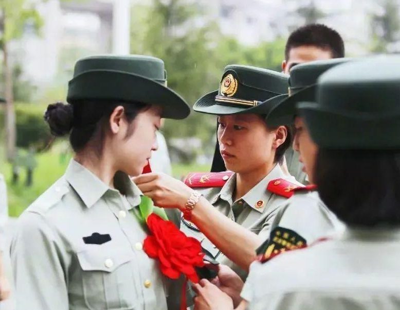 大学生当兵，2年后退伍能有多少“经济补助”，学生需提前了解