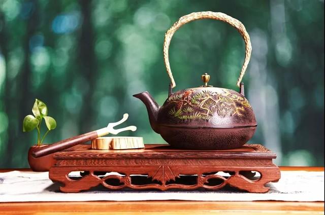 山堂夜坐，手烹香茗，十首品茶诗词，表现古人十种喝茶意境