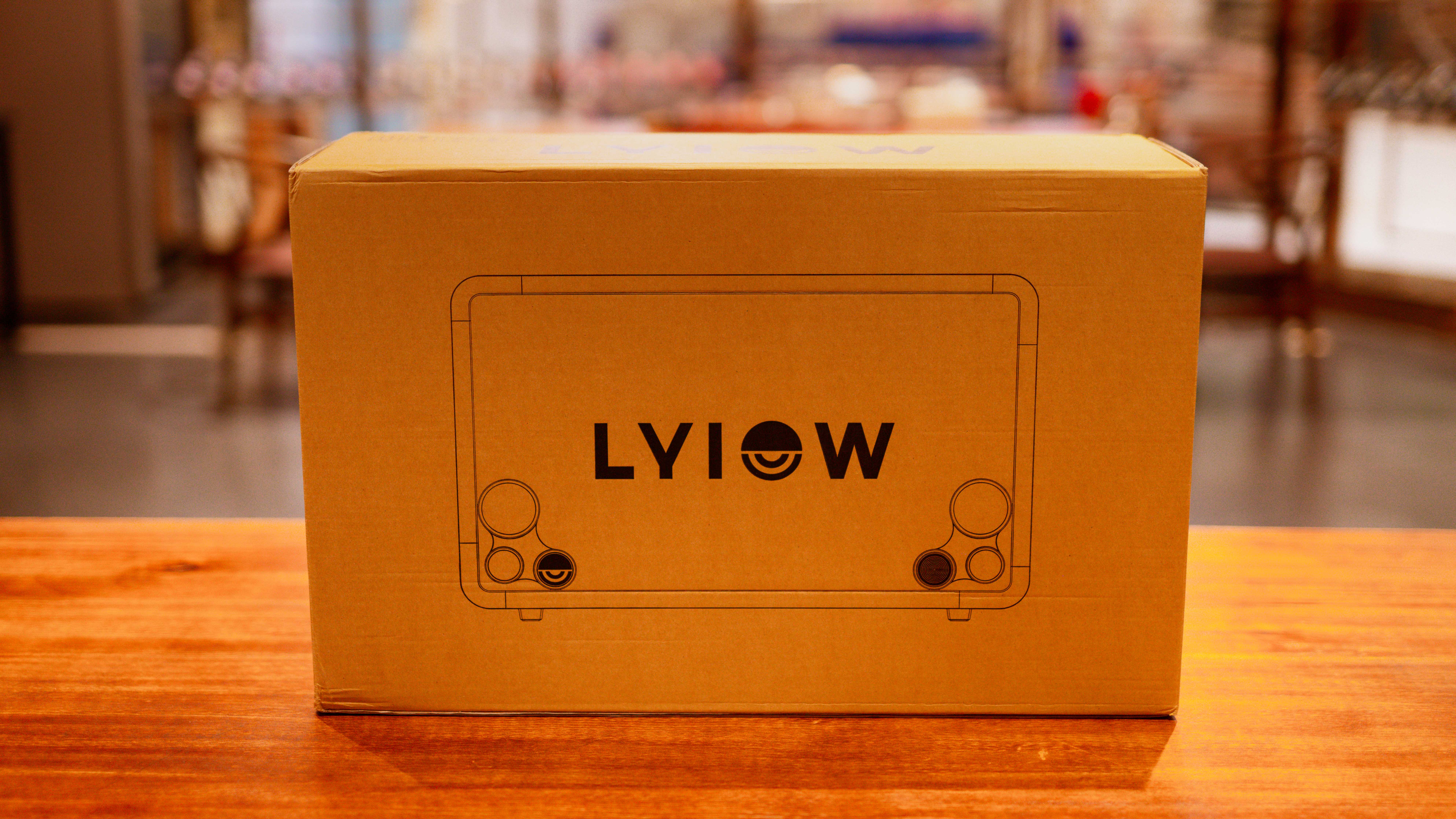 世间最靓神器，Lyiew 悬浮歌词蓝牙音箱，演绎别样的音乐视听盛宴