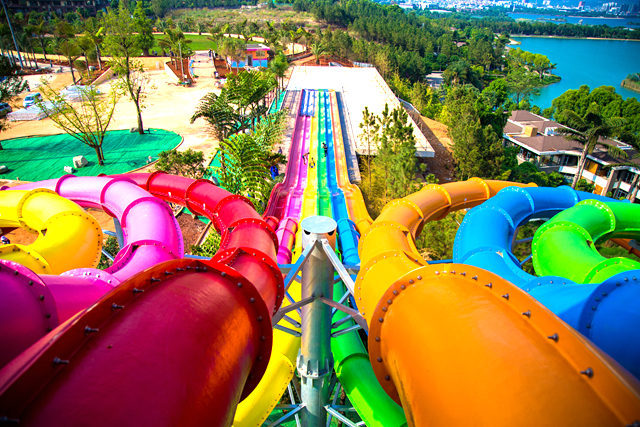 湖泉温泉水世界——西南地区大型水上乐园,坐落于弥勒国际温泉度假区.