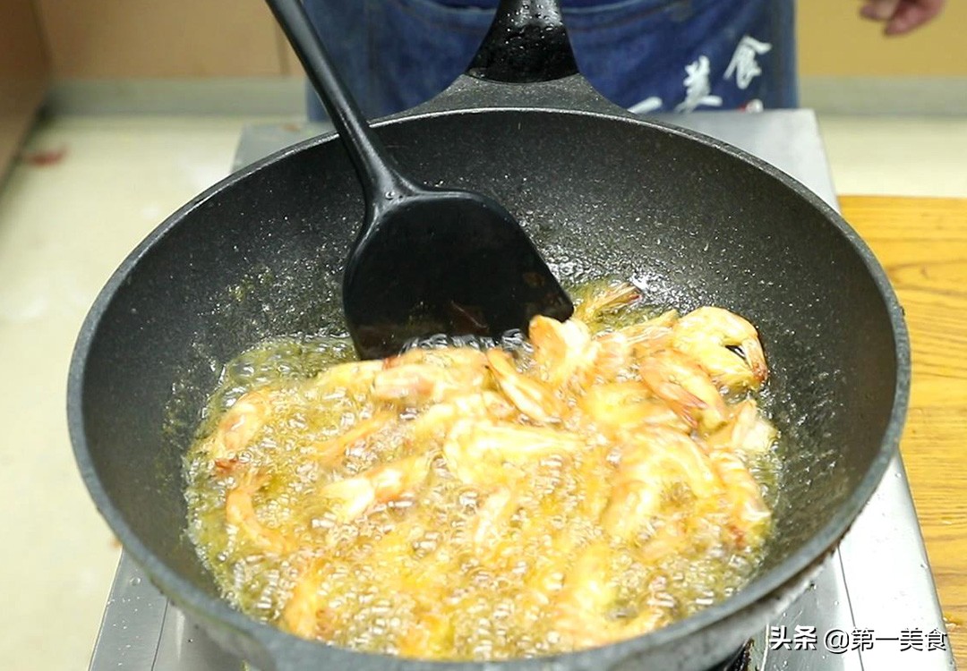 想吃虾不用再去饭店了，教你5种做法，简单易学，天天换着做
