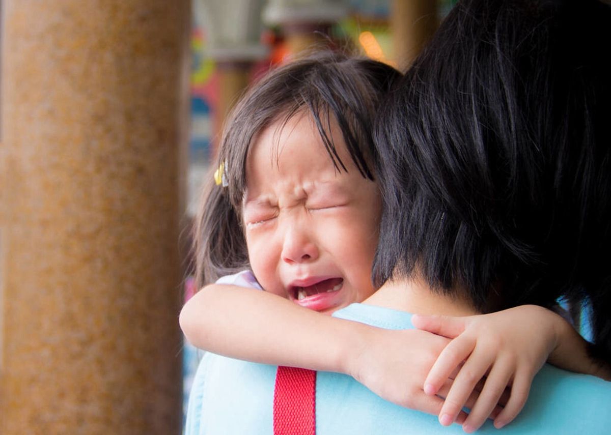 当孩子哭闹不愿意去幼儿园时，家长要明白什么该说，什么不该说