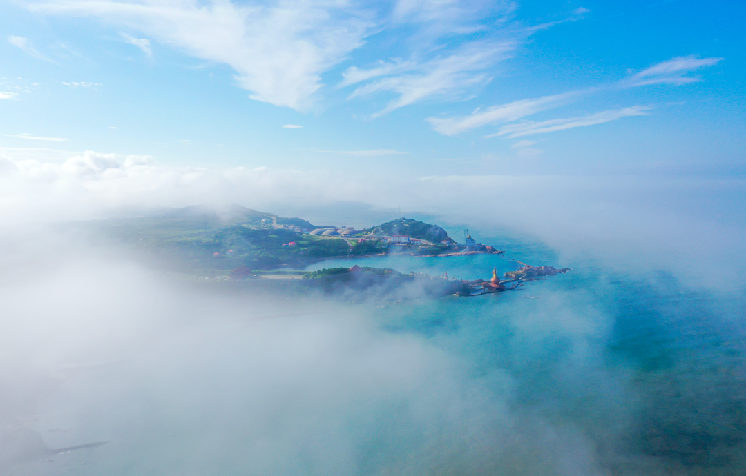云缭碧海、雾绕青山，夏日荣成若仙境