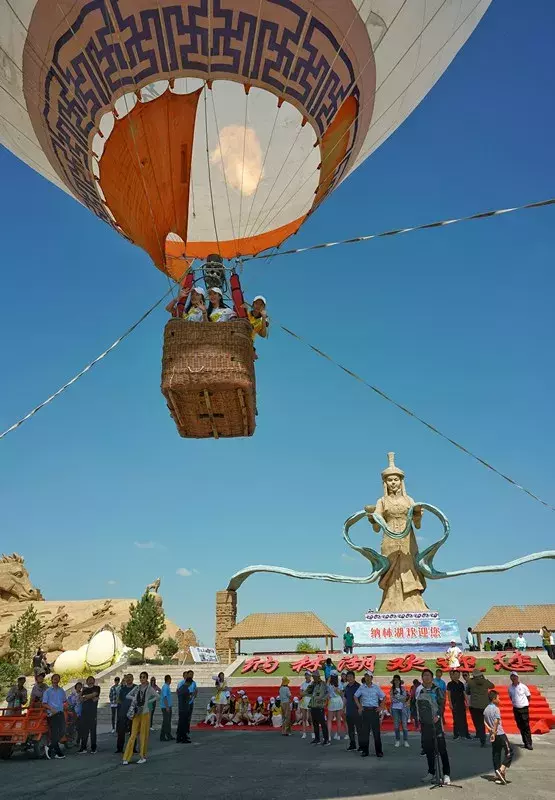 世界旅游小姐畅游巴彦淖尔，美女＋美景，保证让你看花眼