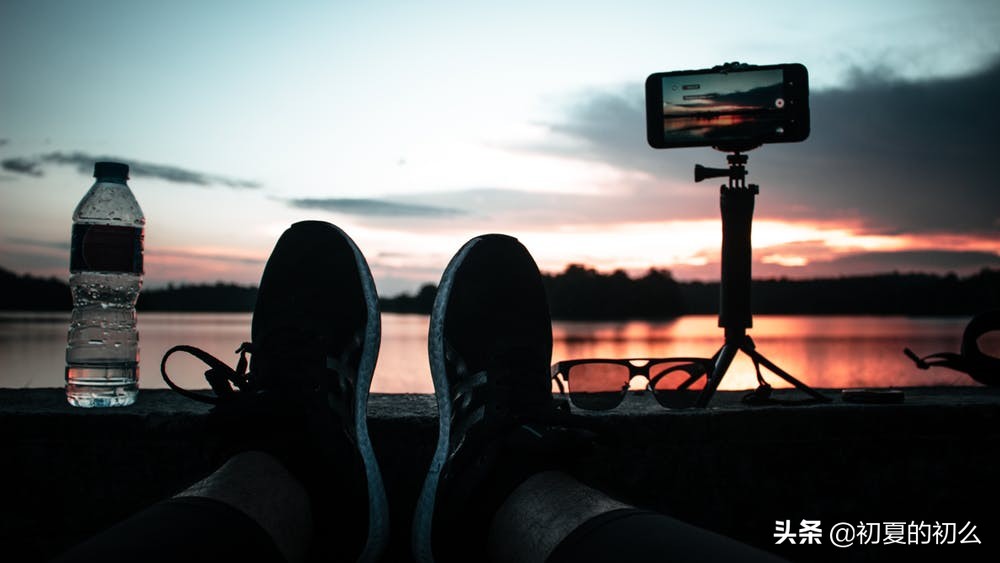 痛到想哭的伤感句子 | 无法愈合的伤，只疼在看不见的地方