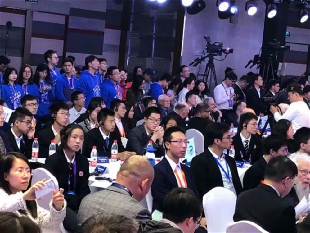 高一女学霸解开世界难题，拒绝央视采访，直言“不想让妈妈知道”