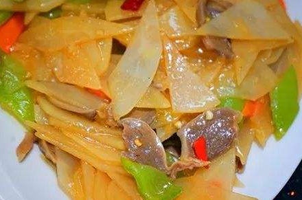 一道特别下饭的美食土豆片炒鸡胗，鲜香美味，一上桌就抢光了