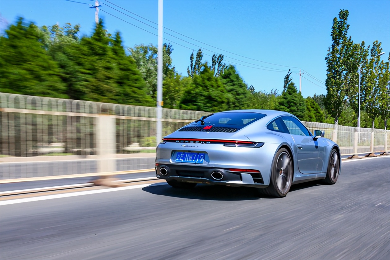 试驾过就一定会爱上它 体验保时捷911 Carrera S