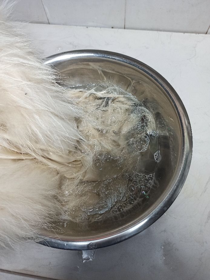 干洗店是如何水洗皮草，为大家分享一下。
