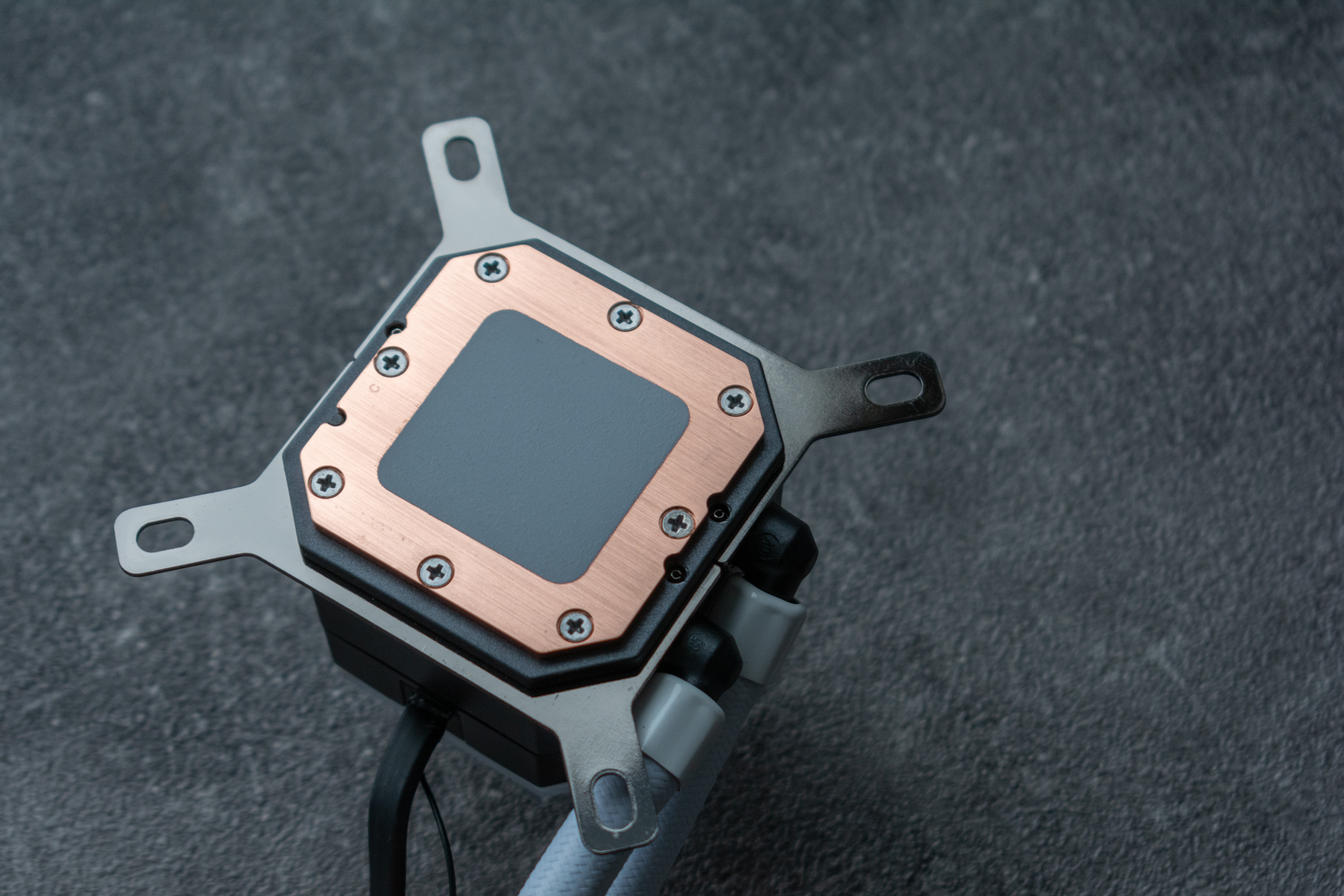 白色机箱怎么选散热，美商海盗船这款白色水冷值得拥有