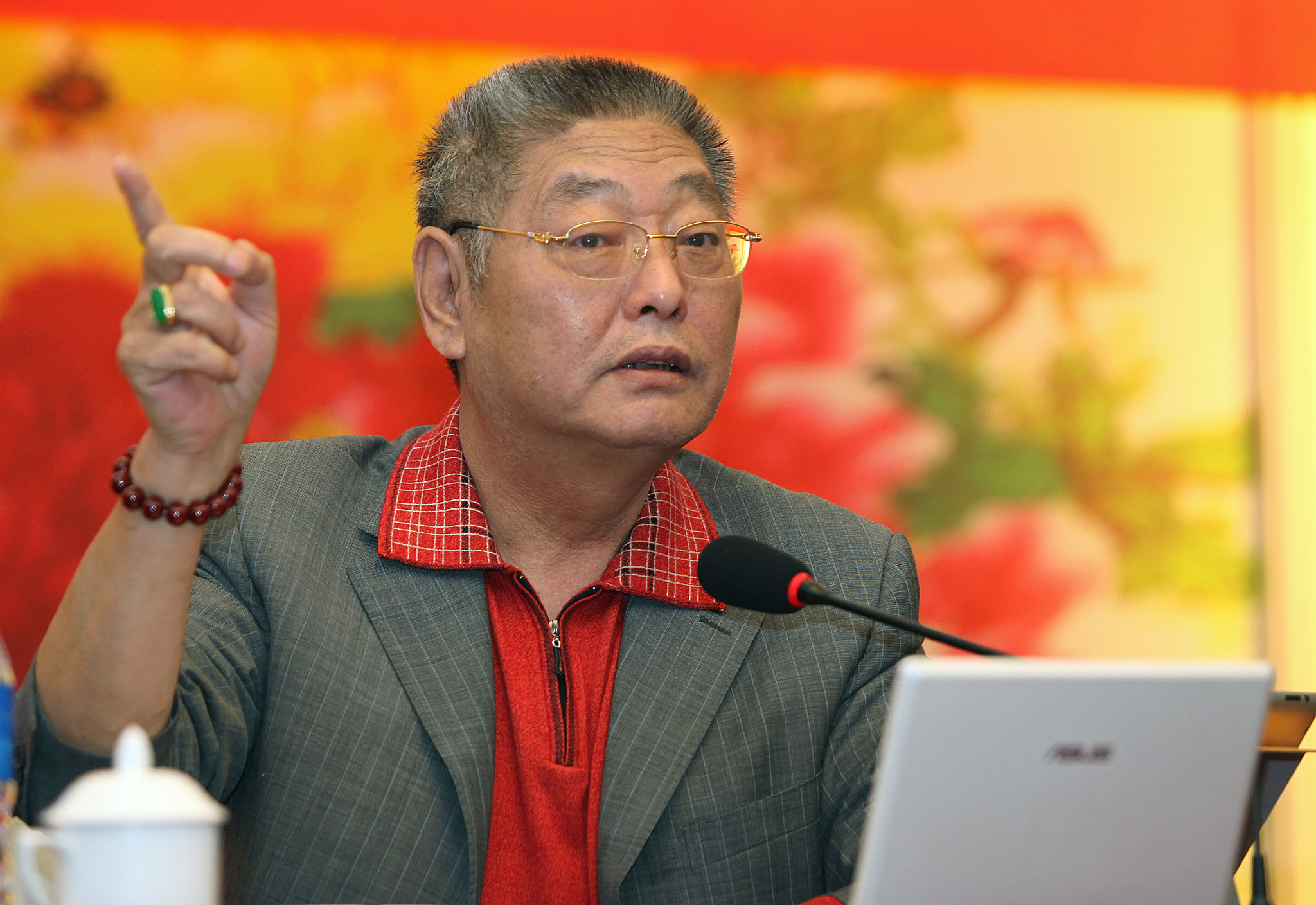 1988年,杨怀定看报纸发现致富密码,2万元起步,一年赚上百万