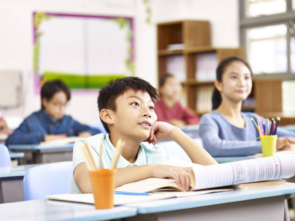 小学生的请假条花样百出，请假理由很真实，老师看完表示不敢不批