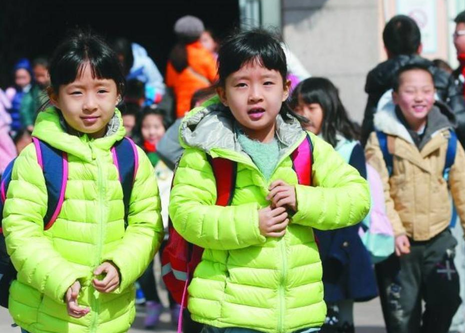 教育部发布通知，中小学将调整上课时间，学生们也能睡到自然醒了