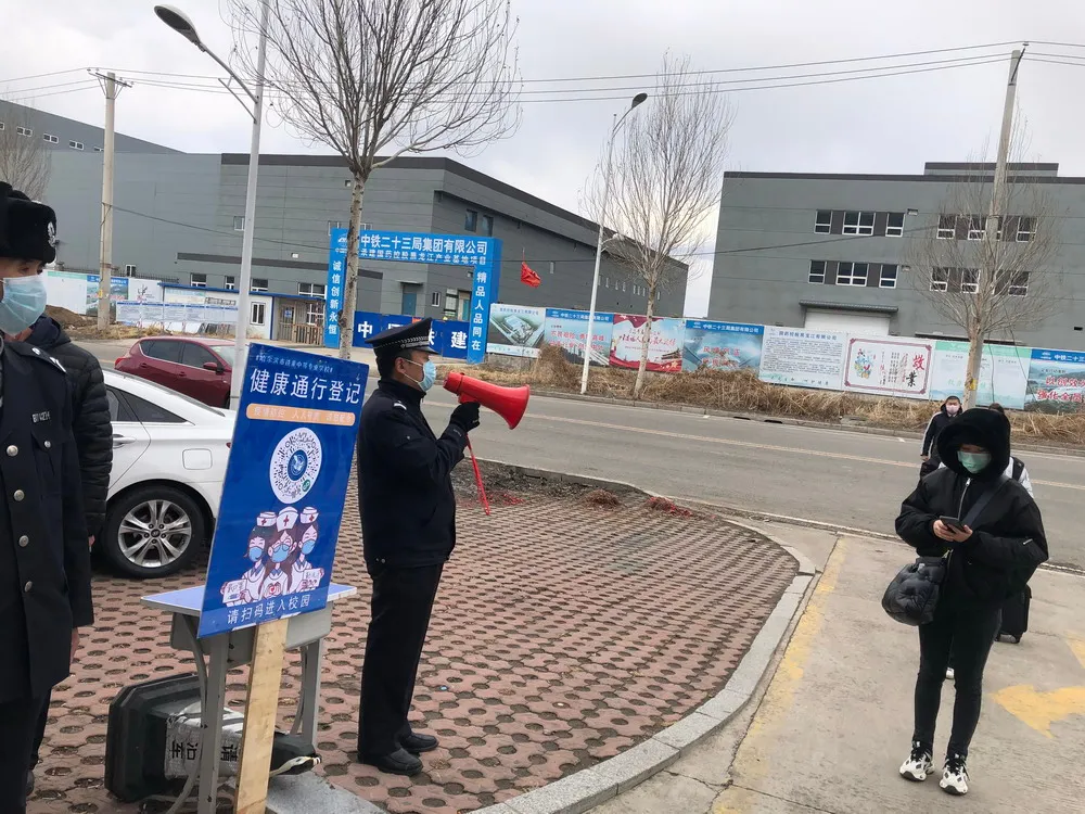 硬核“备战”开学 || 哈铁建学校举行疫情防控演练