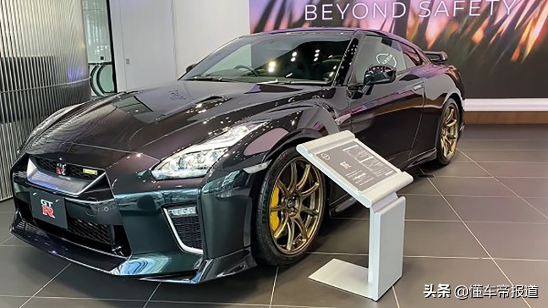 新车 </p><p>　　 约人民币64万起售，日产新款GT-R实车发布，保时捷911劲敌
