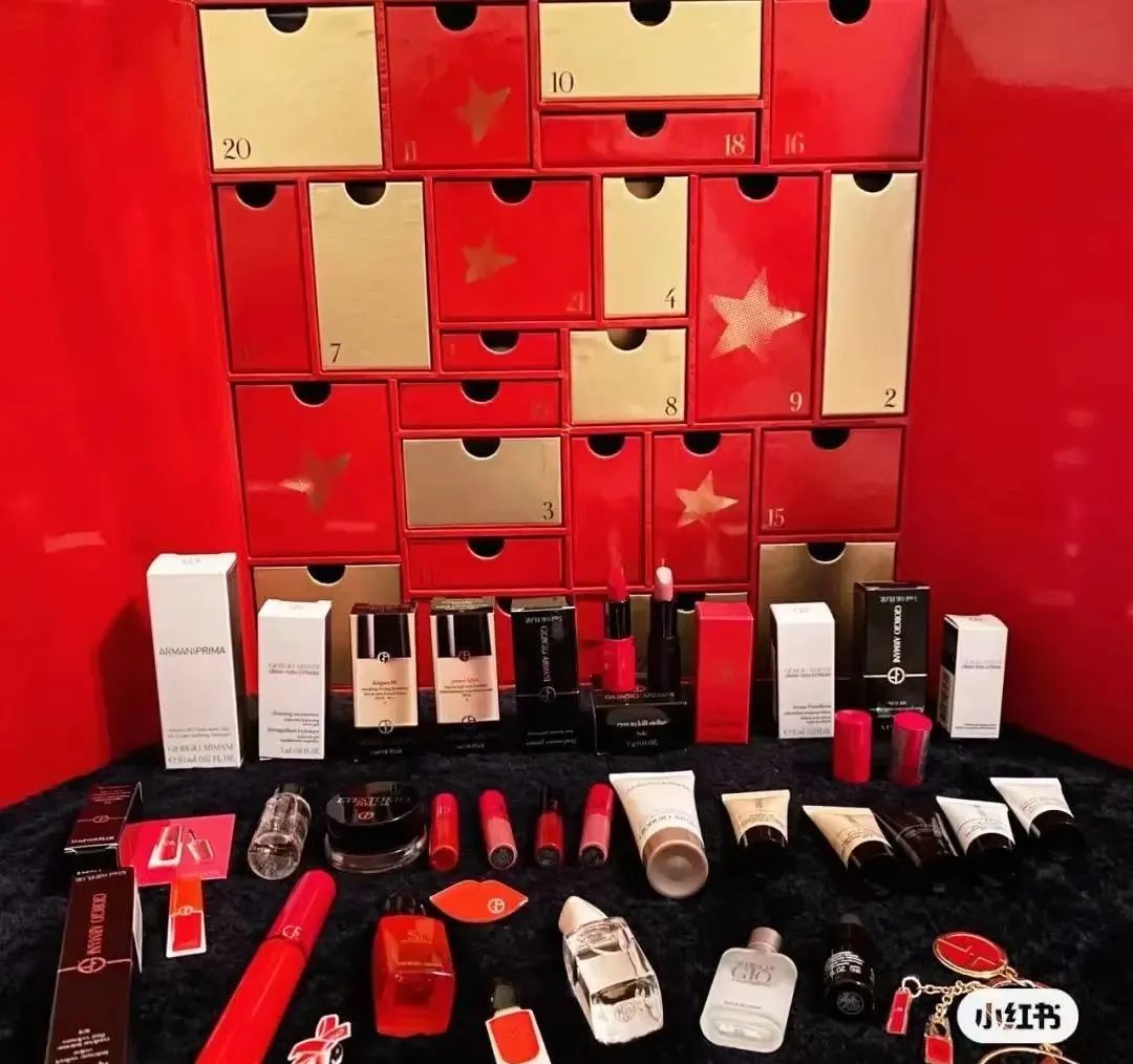 6000块的香奈儿圣诞礼盒，拆出一堆“破烂”？