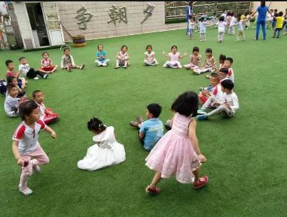 老故事：儿歌《丢手绢》的由来