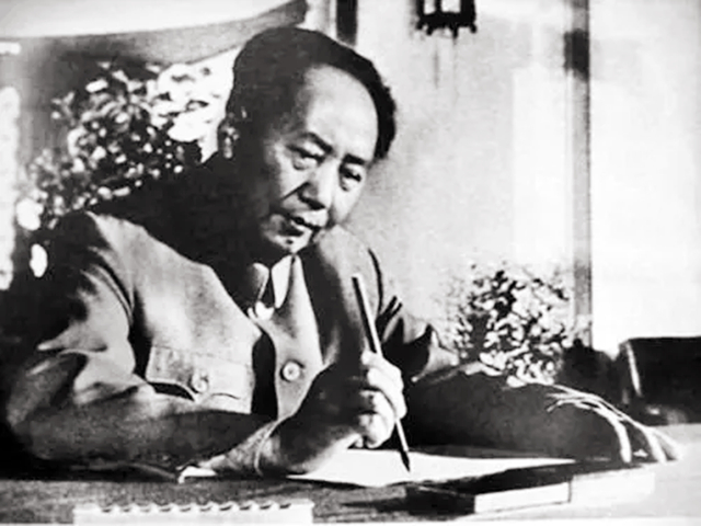 毛主席生前为什么没有公开发表《论十大关系》？