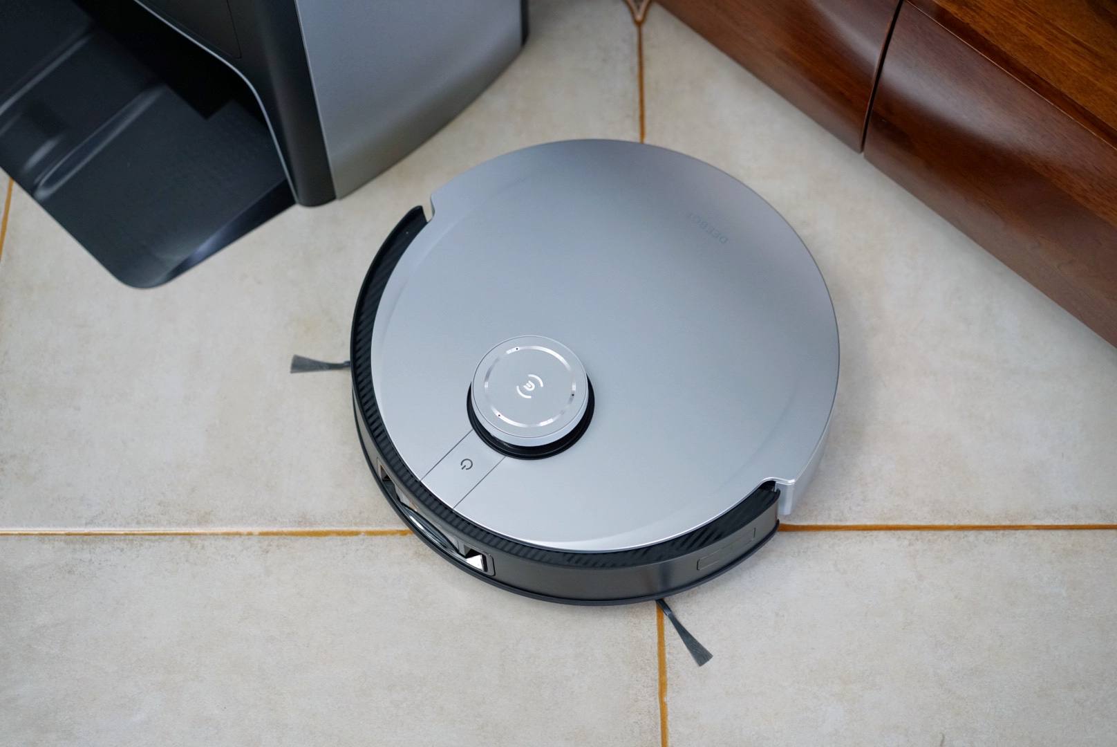 年度旗舰：科沃斯新品DEEBOT X1 OMNI扫拖机器人开箱评测
