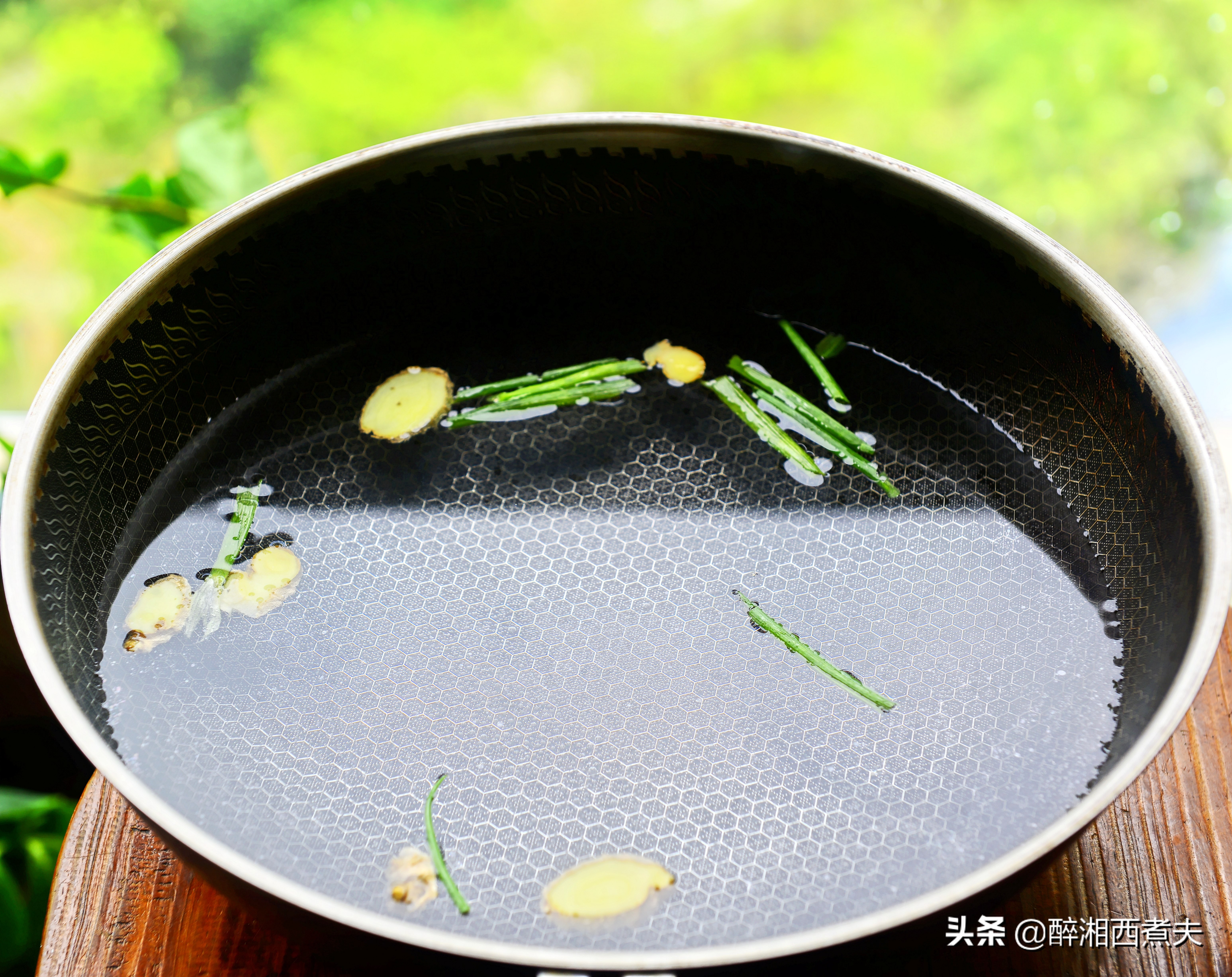 多宝鱼无鳞却很腥？一招教你轻松搞定去腥！清蒸多宝鱼鲜嫩又肥美