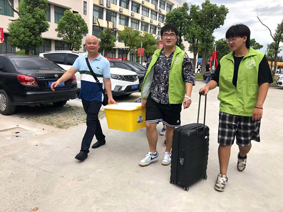 上海工商职业技术学院喜迎2021级新生入学报到