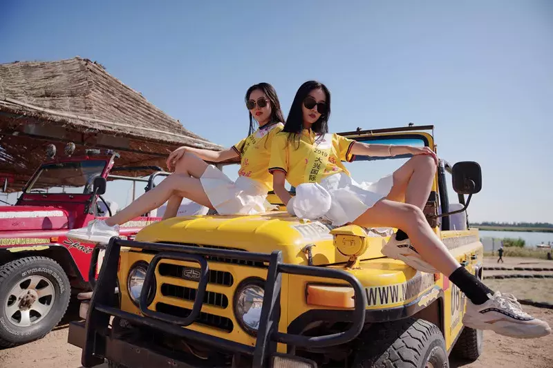 世界旅游小姐畅游巴彦淖尔，美女＋美景，保证让你看花眼