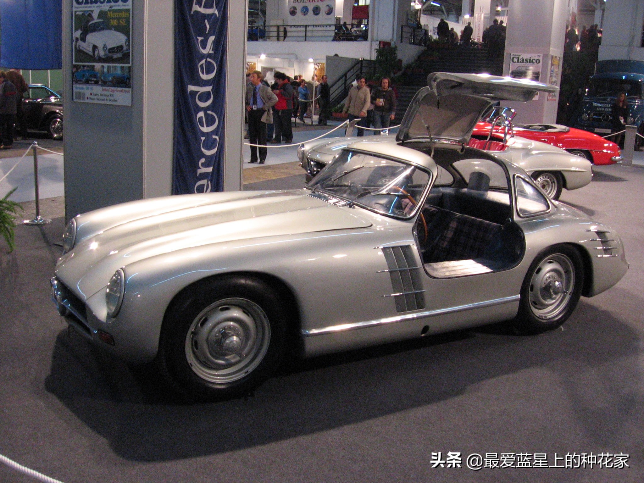 它就是跑车经典鸥翼门的引领者——梅赛德斯奔驰300SL