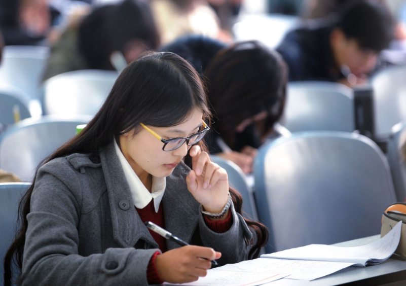 几十万考生放弃国考，不顾影响诚信档案的背后，原因究竟为何？