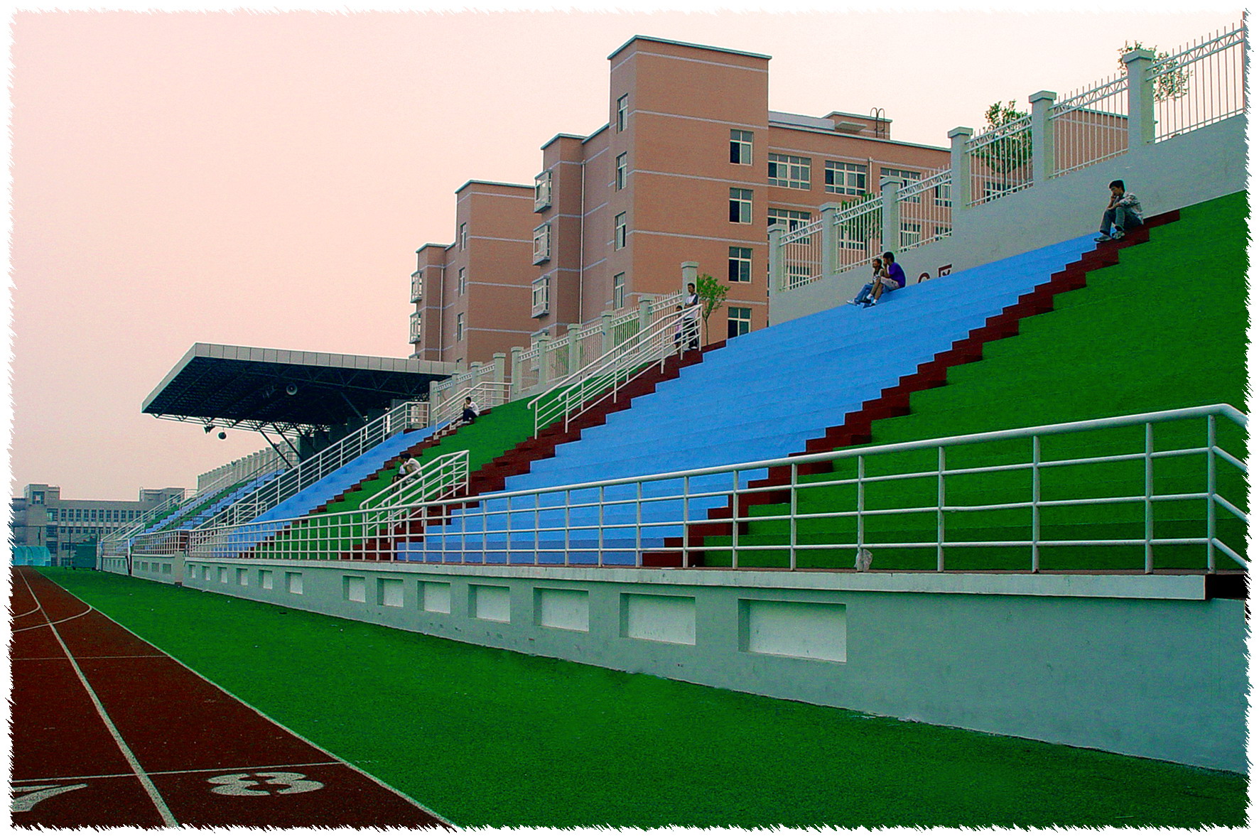 男神+学霸！颜值高成绩好，奖学金拿到手软，现已直博清华