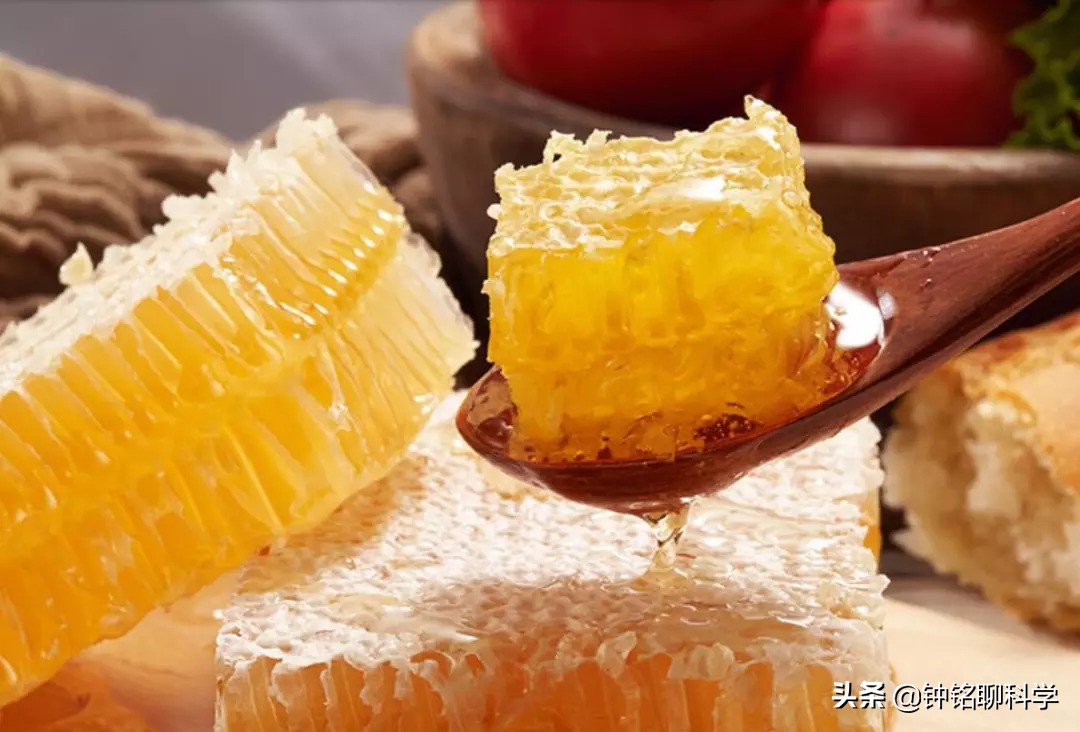 一妻多夫制的蜜蜂，为何边飞边交配，雄性交配完为何就会死亡？