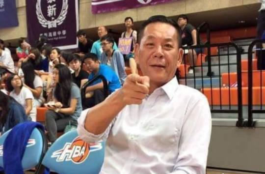 视帝龙劭华：被父母遗弃，被关鸡笼，拥有多段感情，68岁离世