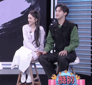 “浪浪钉”成背景板了？周也马闻远CP感爆棚！这眼神真不是在谈吗