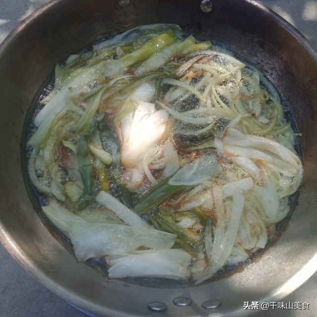 厨师长教你在家熬葱油，酒店大厨用的明油，炒菜好吃就是香的原因