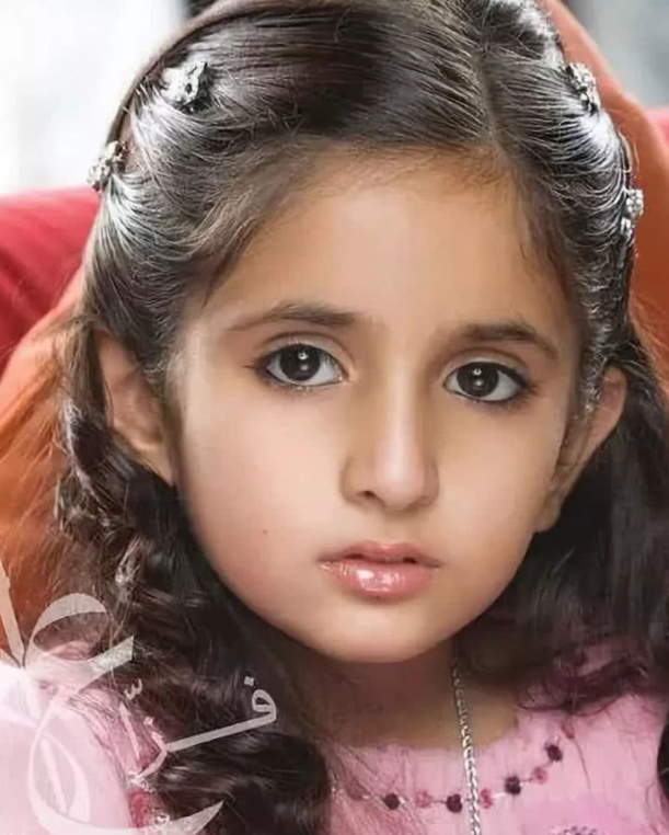 "迪拜最美公主"萨拉玛:6岁靠颜值火遍全网,却被迫嫁给大叔