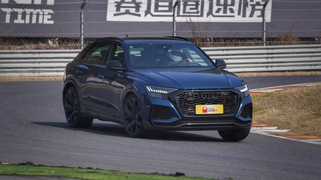 偶像派RS 7遇上实力派RS Q8，谁才是更合格的大片主角？