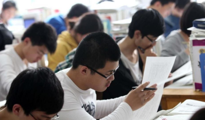 提前20分钟交卷，称高考题“太简单”的浙江考生，只能自吃苦果