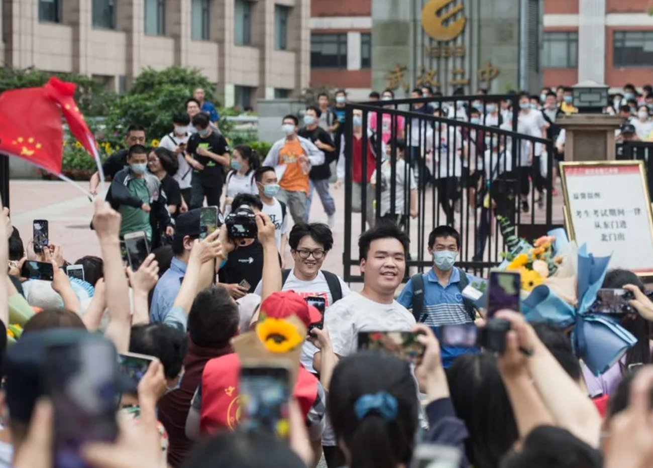 2021年最美高考生走红，撞脸美女记者王冰冰，笑称最喜欢烹饪专业