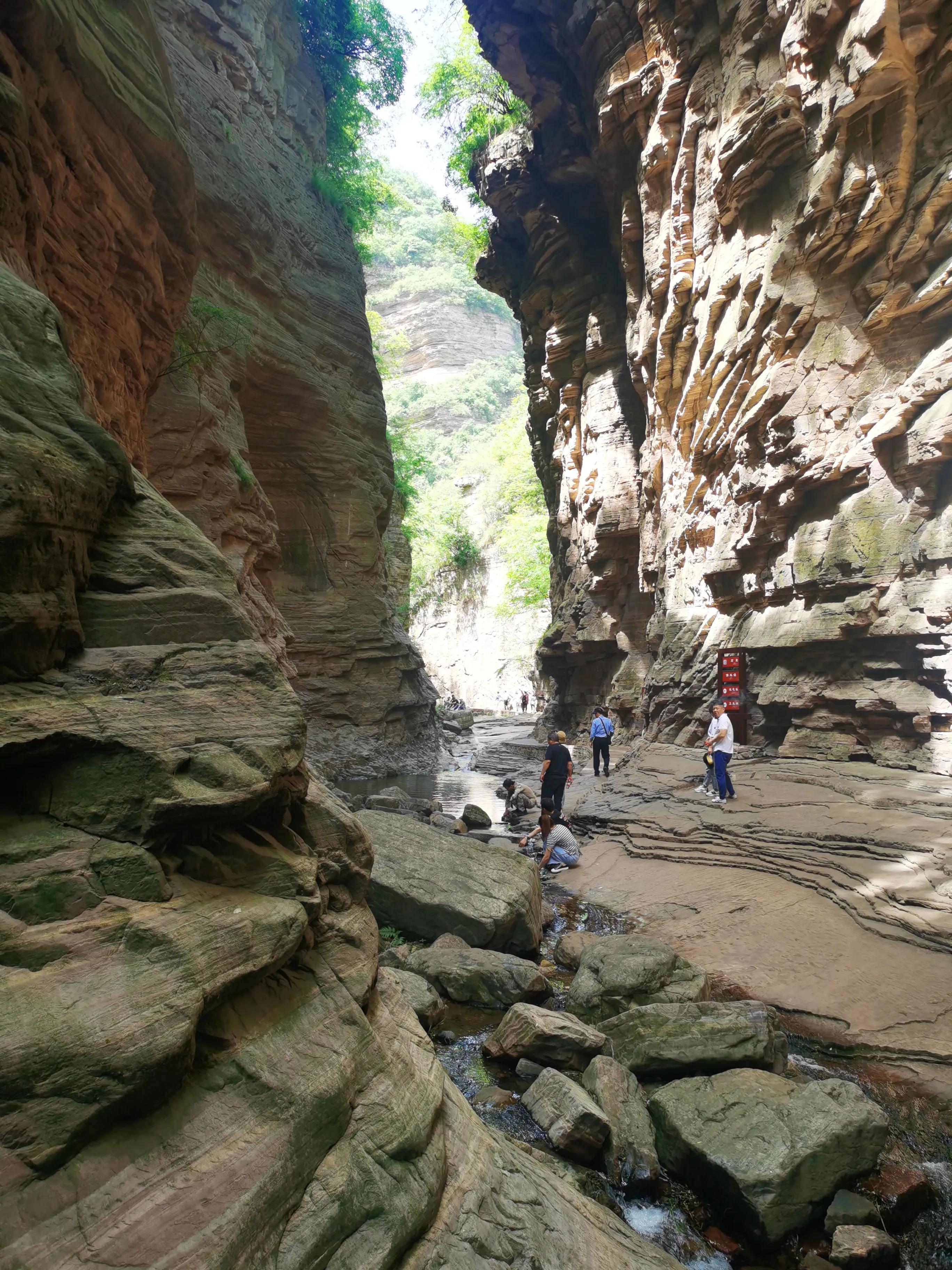 龙潭大峡谷在哪(洛阳龙潭大峡谷,古海奇峡地质画廊,景色不输红石峡,却