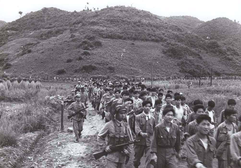 起义部队开赴朝鲜战场,138个整班被打光,美军从台湾找特务劝降