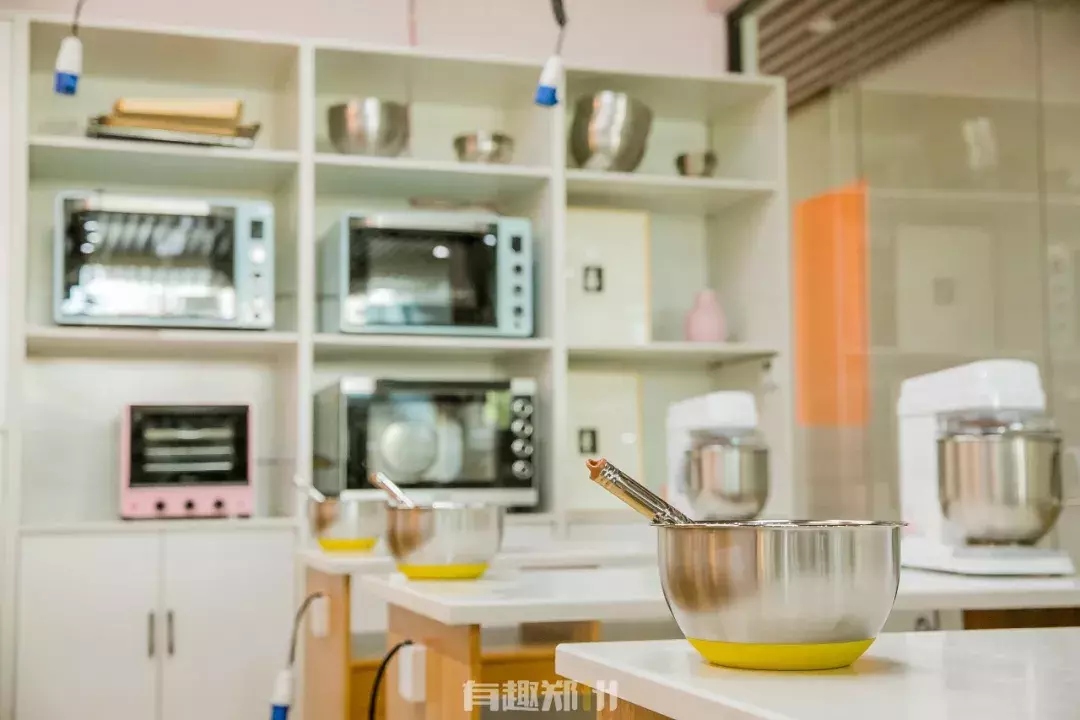 逛了这么多家郑州的面包店，哎呦，这家「烘焙学院」有点不一样噢