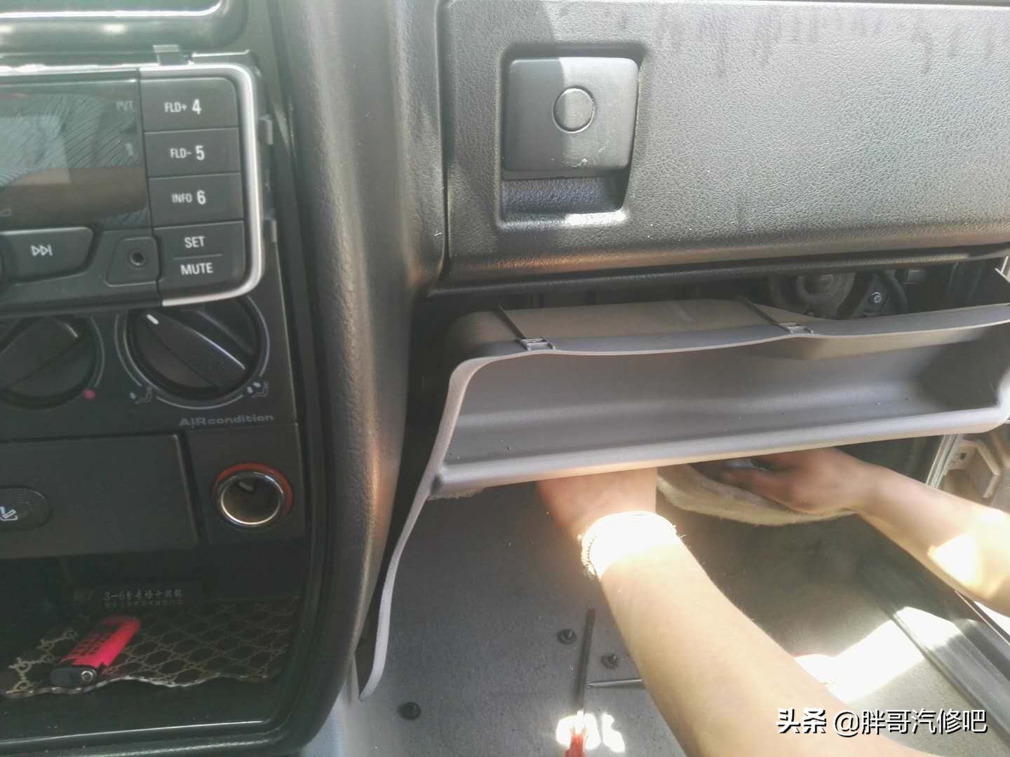 捷达暖风水箱爆裂，车里面能养“海豚”，顺便看看什么是黑心棉
