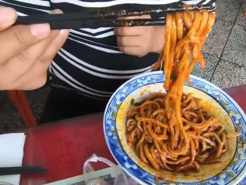 陕西渭南地区的特色面食，流传两千余年，被誉为“方便面”的祖先