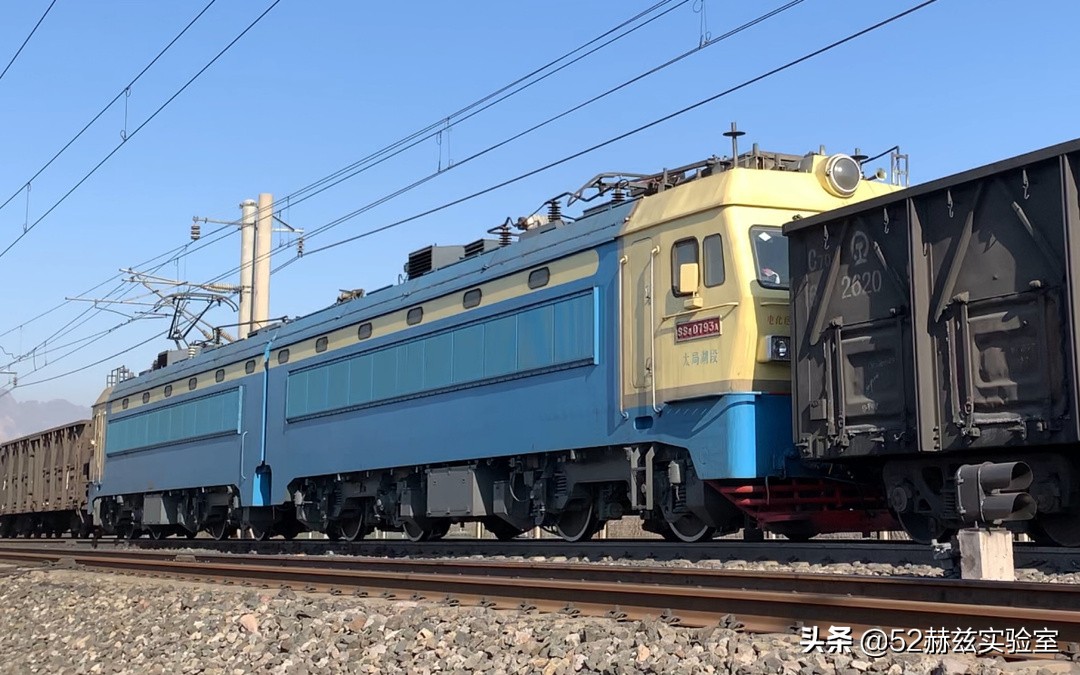 长度2.6公里载重2万吨，国产万吨运煤重载列车，这就是中国速度