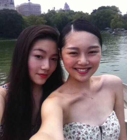 把劳斯莱斯开沟里，“网红鼻祖”晚晚的故事，远比你想象得更恶劣