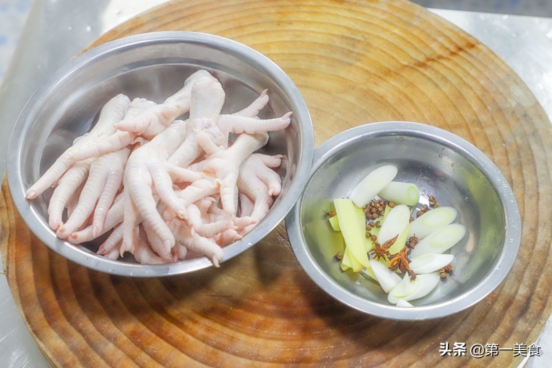 虎皮鸡爪这样做，个个起虎皮，个个酥烂脱骨，好吃到舔手指