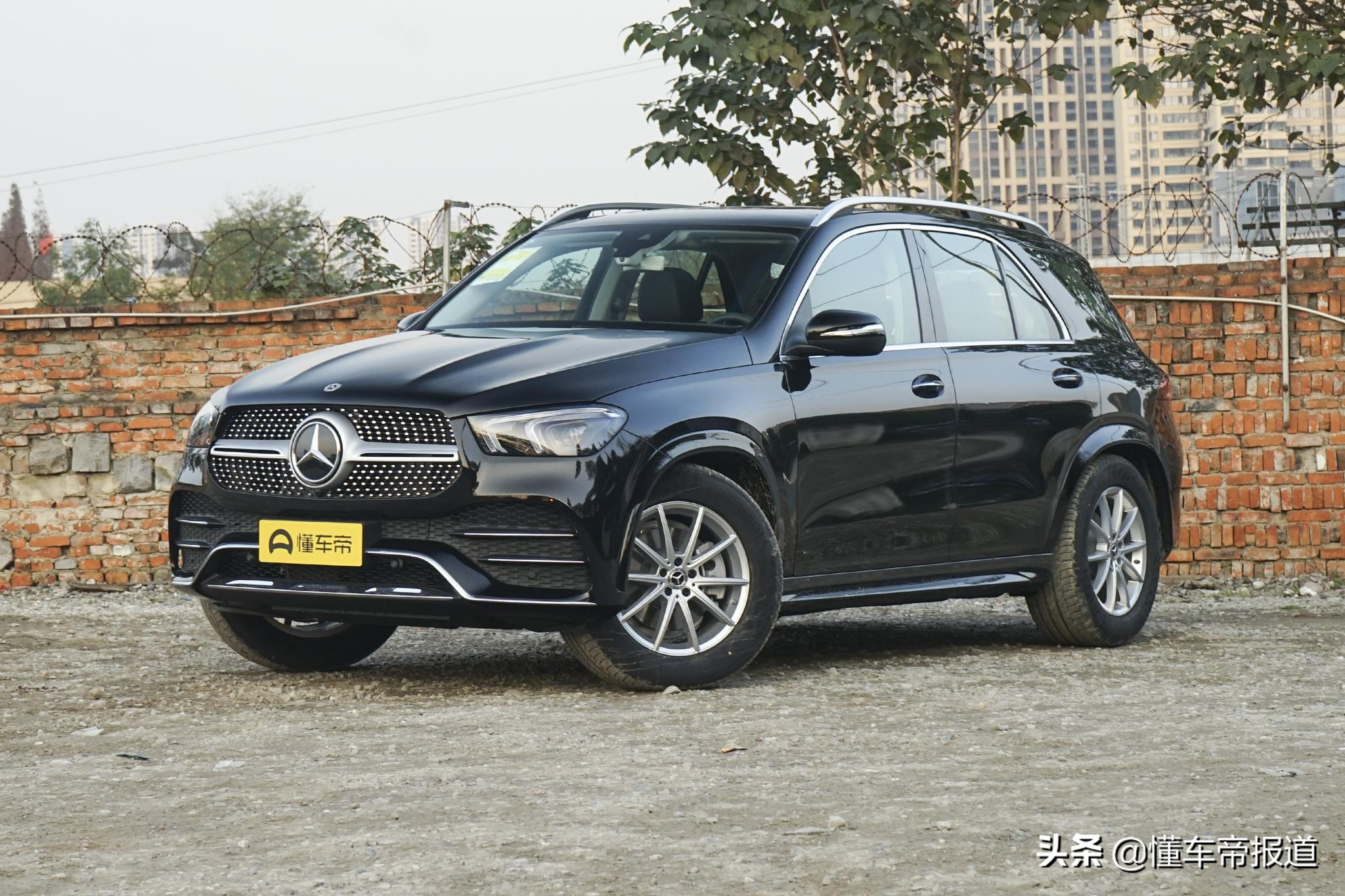 新车 </p><p>　　 售71.48万元起，奔驰新款GLE 350上市