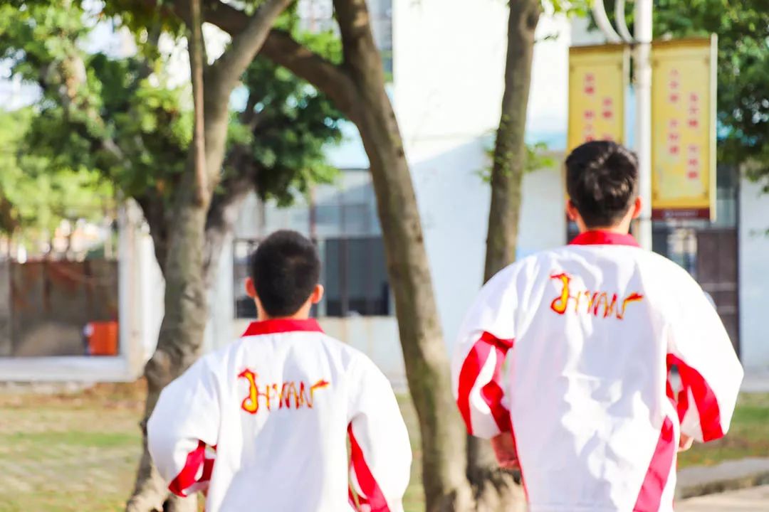 愿你出走半生，归来仍是少年