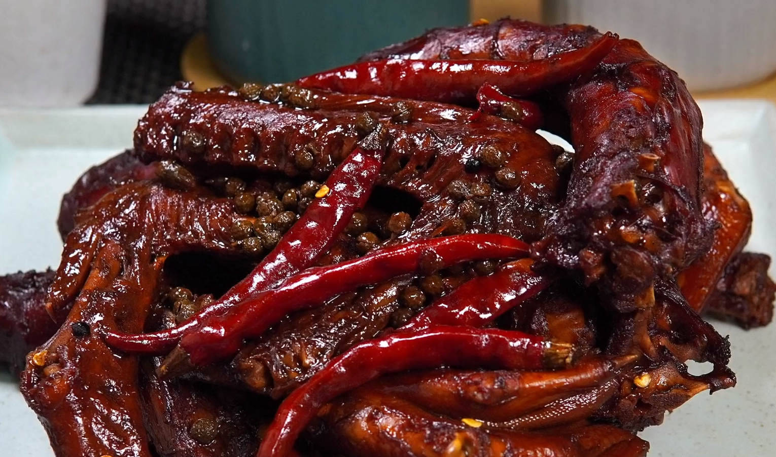 香辣鸭脖怎么做好吃(香辣鸭脖秘制配方肉质紧实)