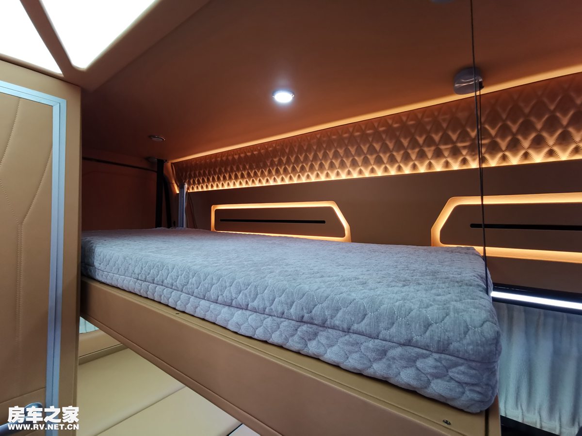 江铃福特逸途商旅车，一款可以睡觉的商务车